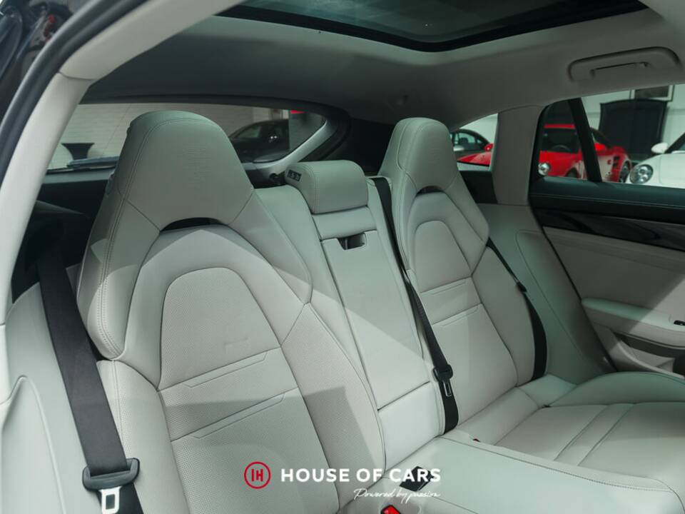 Image 20/25 of Porsche Panamera 4 E-Hybrid (2022)
