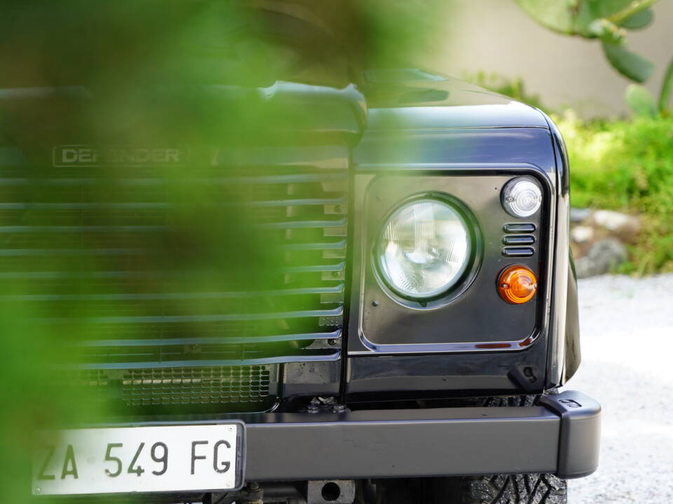 Bild 21/97 von Land Rover Defender 90 Td5 (2000)