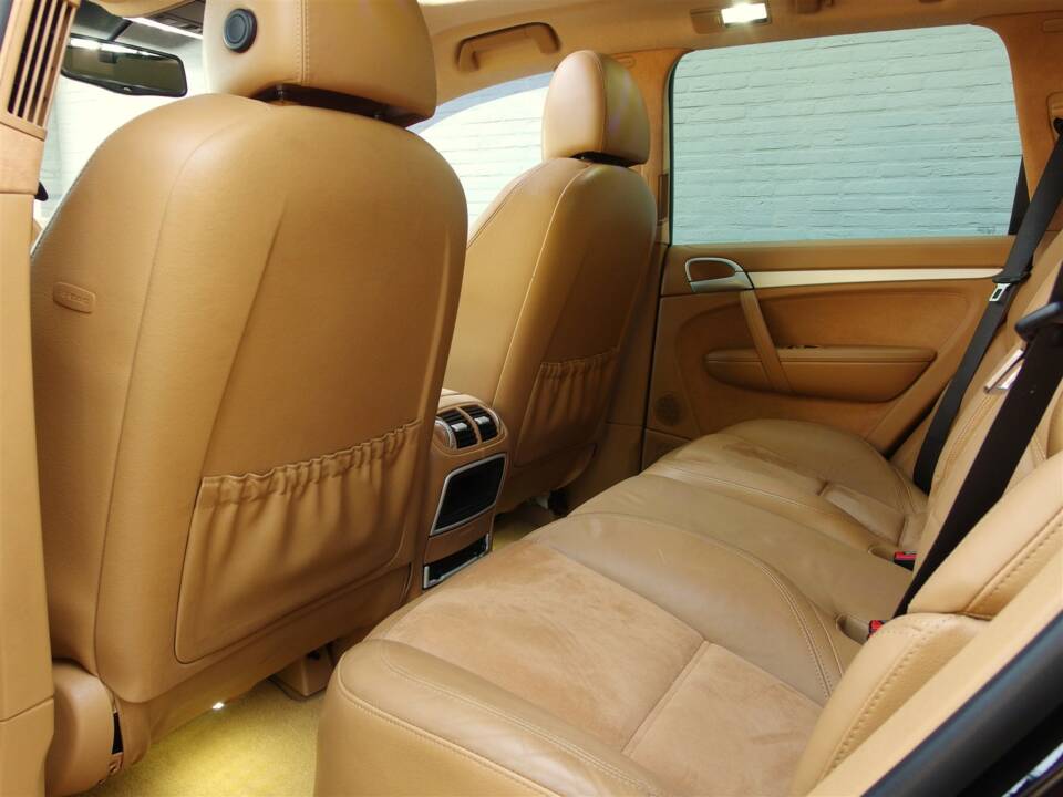 Image 65/98 of Porsche Cayenne GTS (2008)