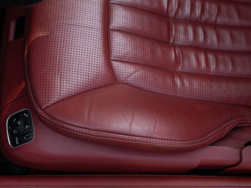 Image 45/50 of Mercedes-Benz SL 55 AMG (2002)