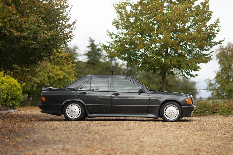 Image 32/50 de Mercedes-Benz 190 E 2.3-16 (1985)