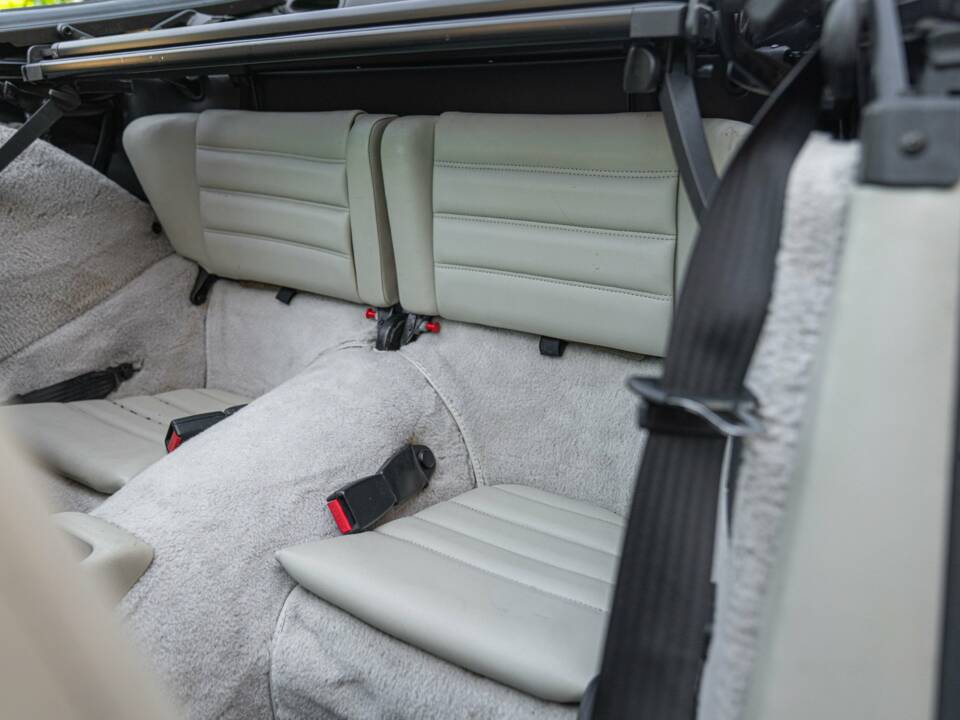 Immagine 41/50 di Porsche 911 Carrera 4 (1990)
