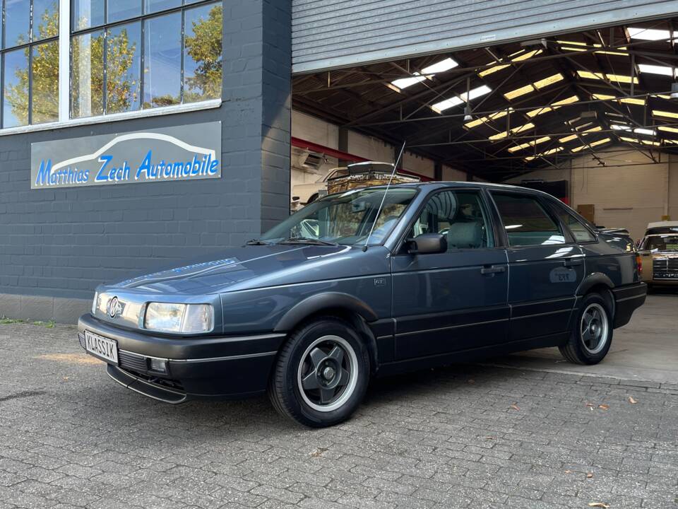 Image 3/33 of Volkswagen Passat 1.8 (1989)