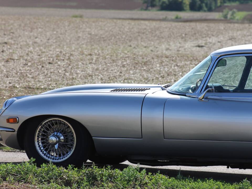 Bild 30/38 von Jaguar E-Type (2+2) (1968)