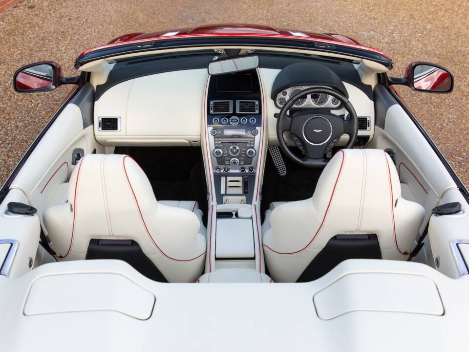 Afbeelding 44/81 van Aston Martin DB 9 Volante (2015)
