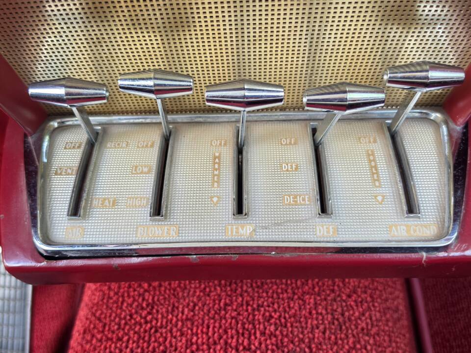Image 33/75 of Lincoln Continental Mark II (1956)