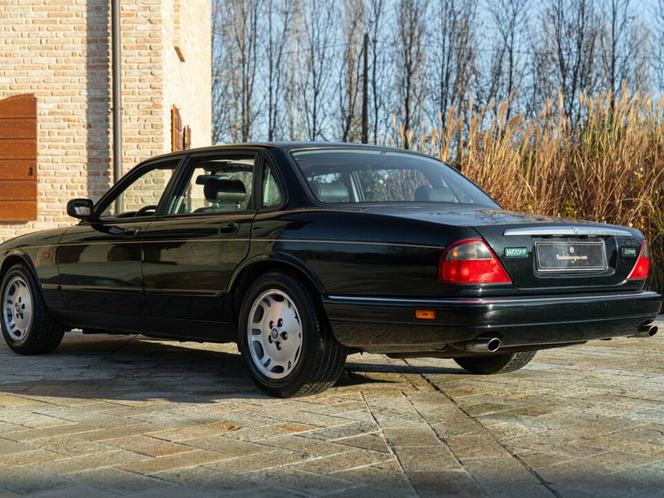 Bild 7/50 von Jaguar XJ 6 4.0 Sport (1995)