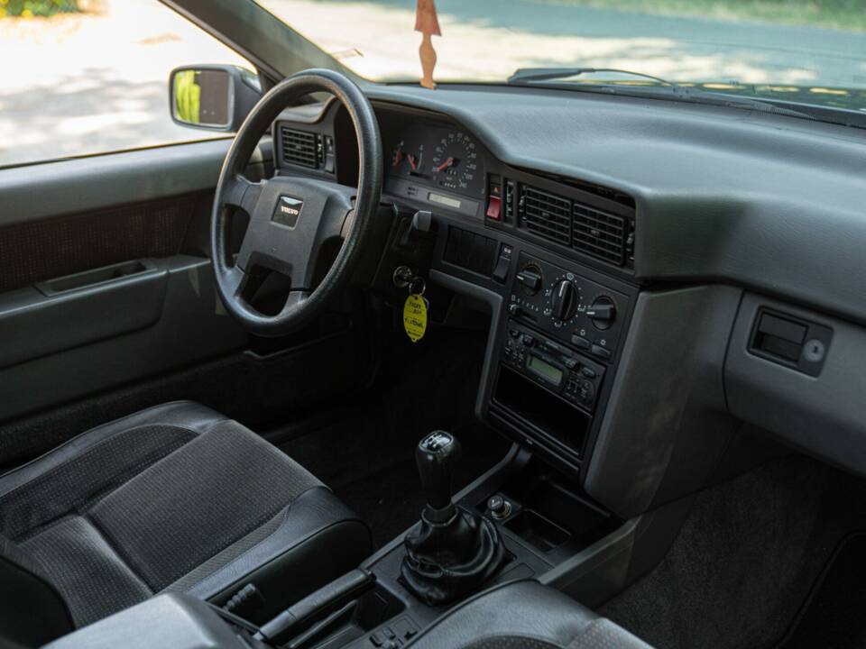Immagine 18/48 di Volvo 850 2.0 20V (1992)