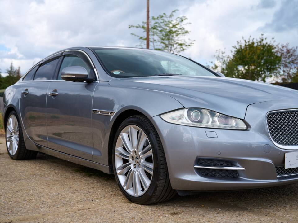 Bild 46/50 von Jaguar XJ 5.0 (2010)