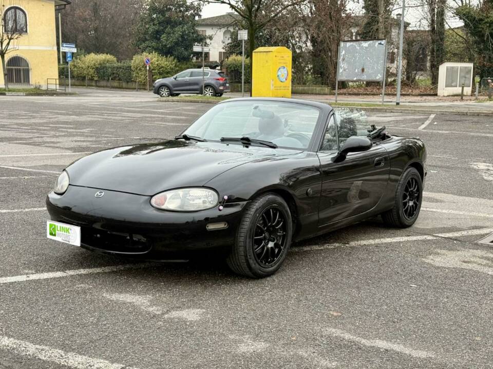 Afbeelding 17/25 van Mazda MX-5 1.6 (2000)