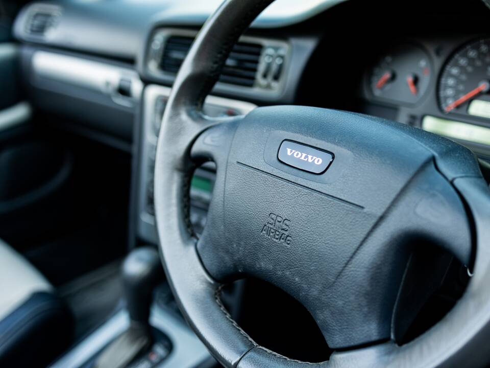 Image 38/48 of Volvo C70 2.0 T (2001)