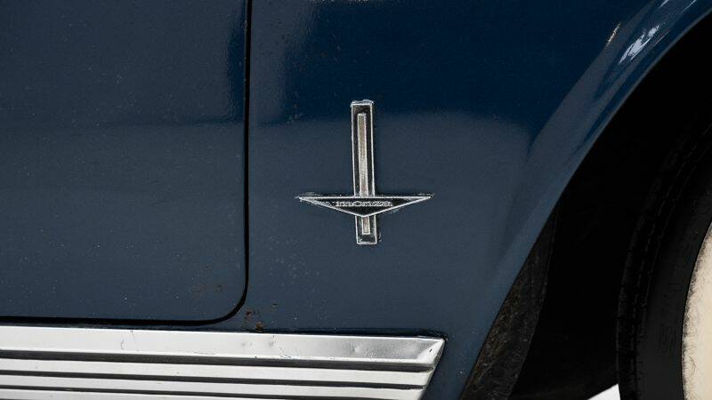 Image 13/15 of Chevrolet Corvair Monza Convertible (1964)