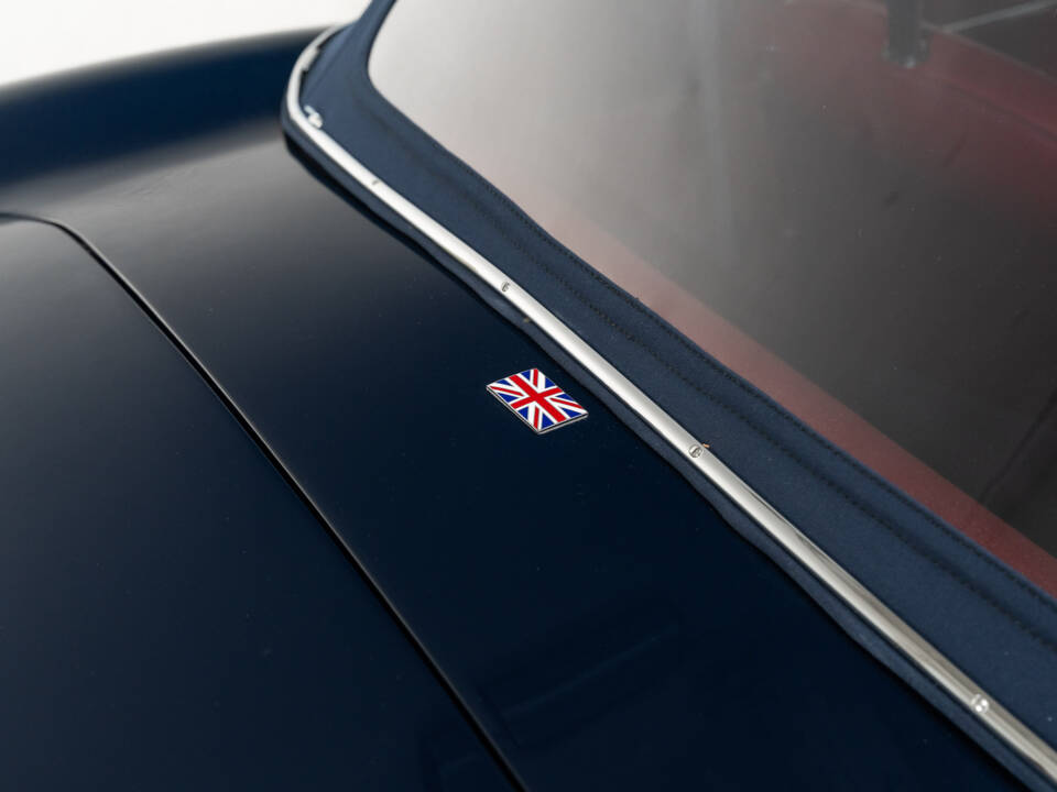 Image 29/36 of Jaguar E-Type (1969)