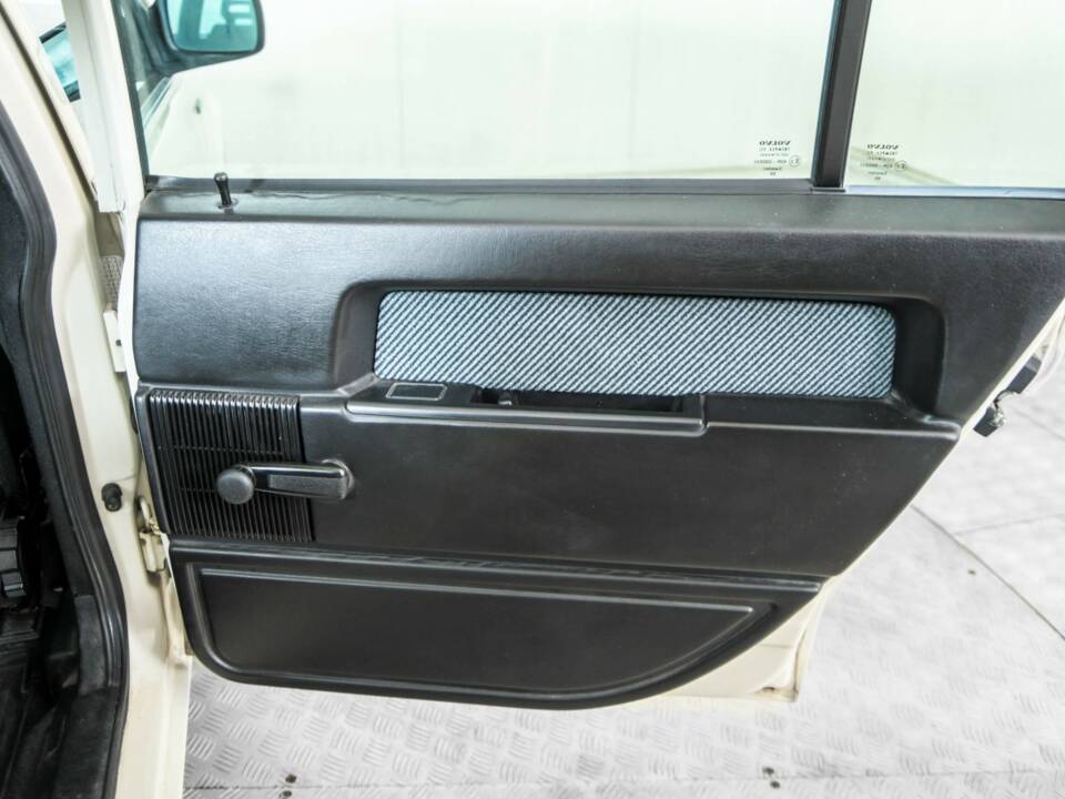 Image 35/50 of Volvo 740 GL (1987)