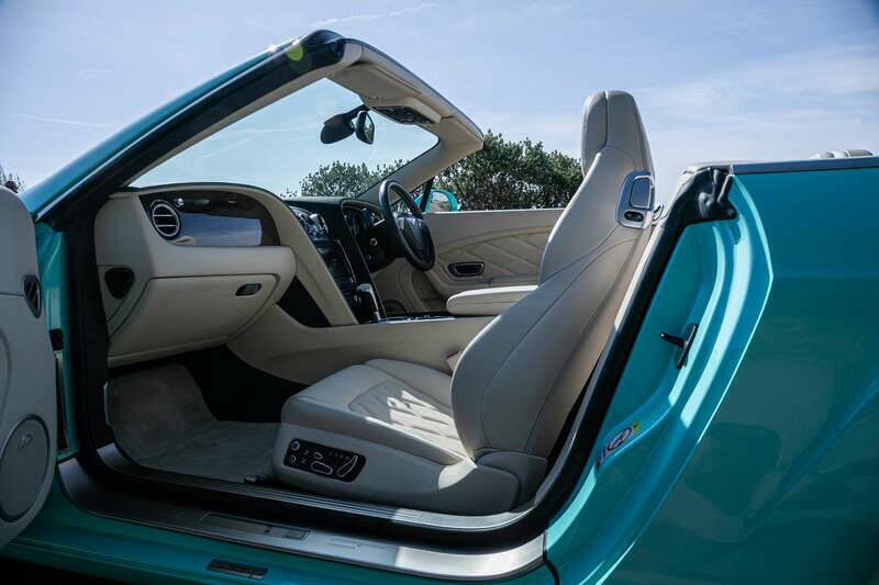Image 30/38 of Bentley Continental GTC V8 (2013)