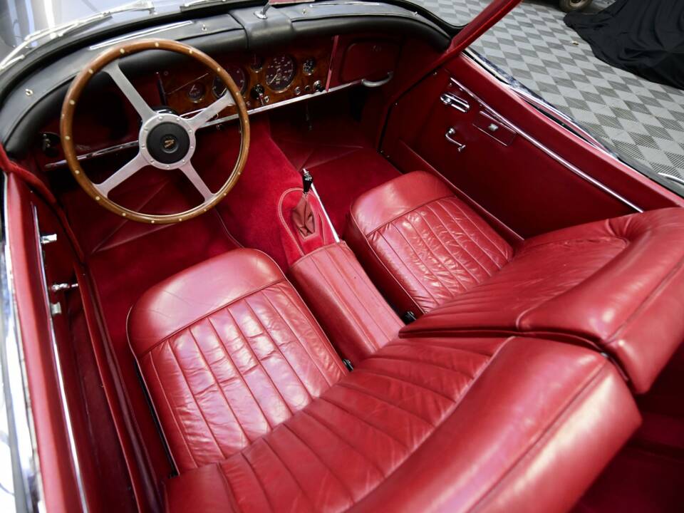 Image 27/46 of Jaguar XK 150 3.4 S OTS (1958)