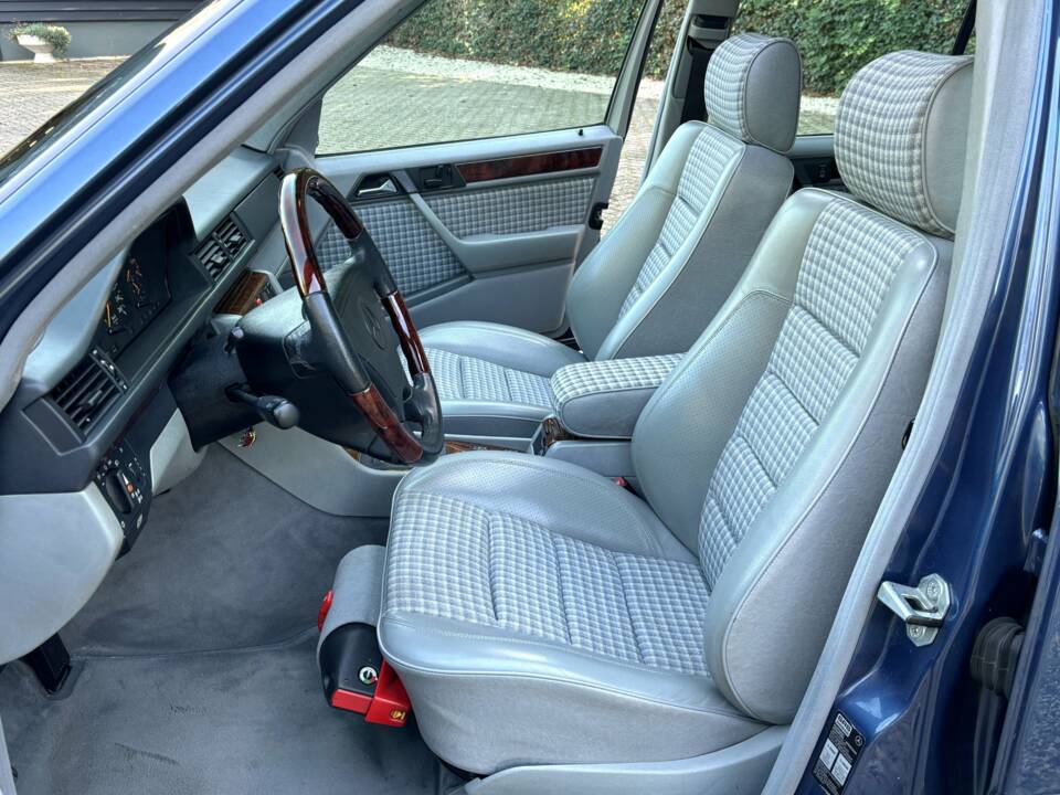 Bild 9/14 von Mercedes-Benz E 500 (1993)