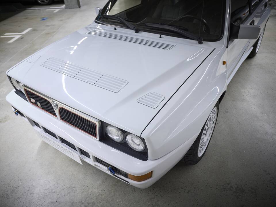 Image 8/93 of Lancia Delta HF Integrale Evoluzione I (1992)