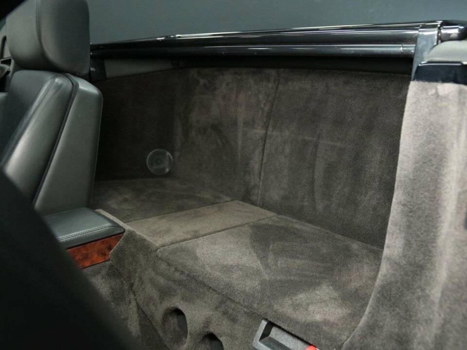 Immagine 19/30 di Mercedes-Benz SL 600 (2001)