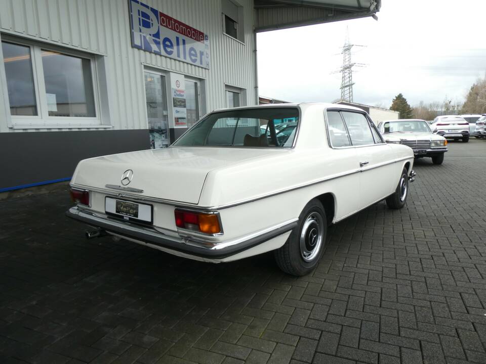 Image 4/20 of Mercedes-Benz 220 D (1972)