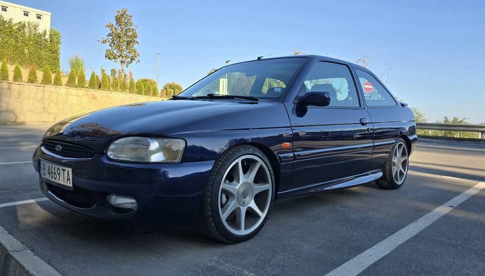 Obraz 3/8 pojazdu Ford Escort 2.0 16V "F1 Edition" (1996)