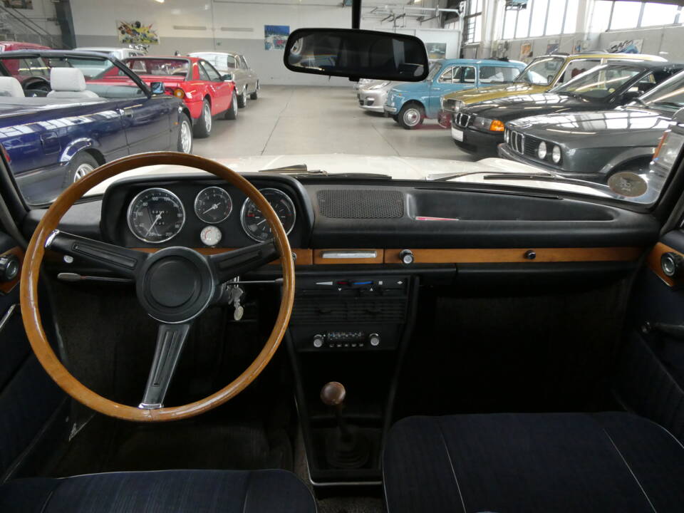 Image 36/43 of BMW 2000 tii (1971)