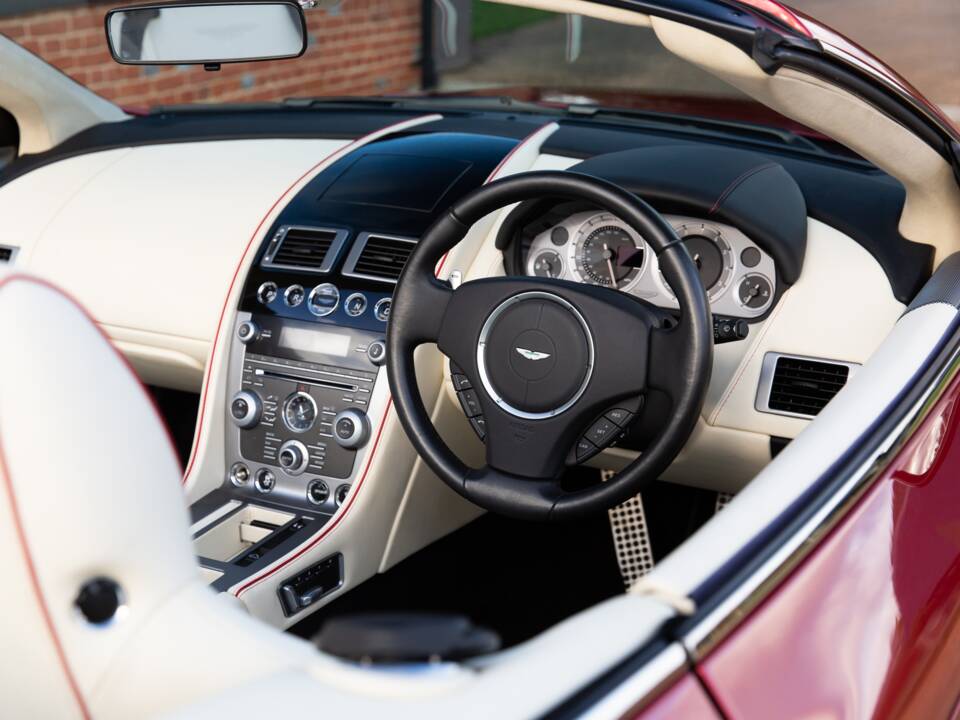 Afbeelding 51/81 van Aston Martin DB 9 Volante (2015)