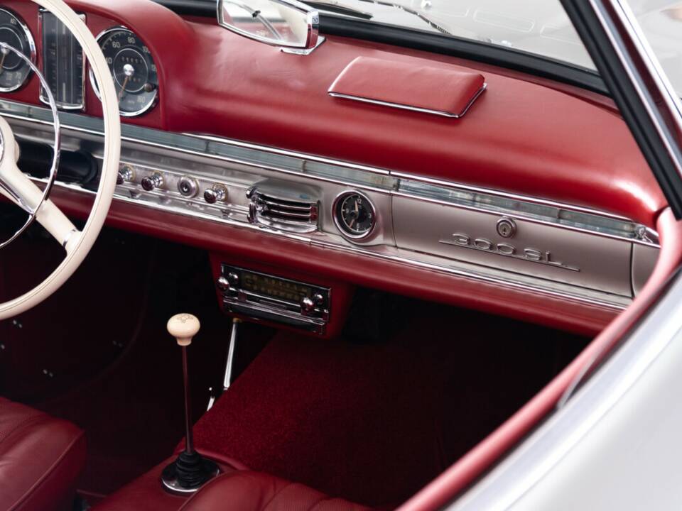Image 27/36 of Mercedes-Benz 300 SL Roadster (1961)