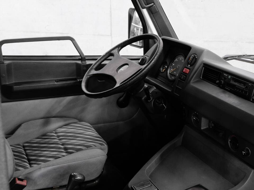 Immagine 20/43 di Mercedes-Benz MB 100 D lang (1993)
