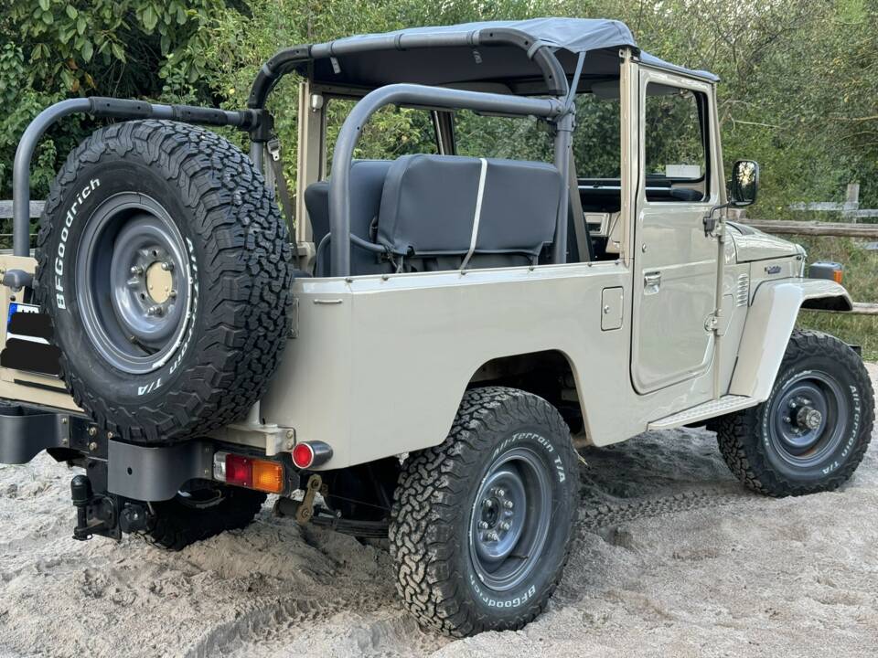 Bild 2/23 von Toyota Land Cruiser BJ 46 (1983)