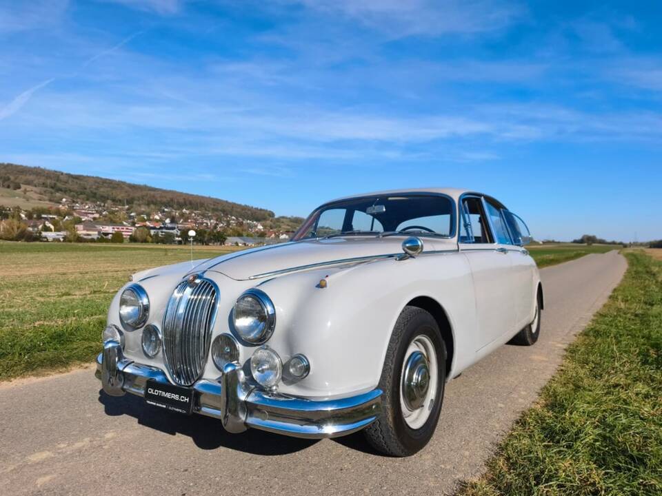 Image 21/27 of Jaguar Mk II 2.4 (1967)