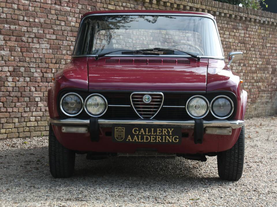 Image 13/50 de Alfa Romeo Giulia Nuova Super 1300 (1975)
