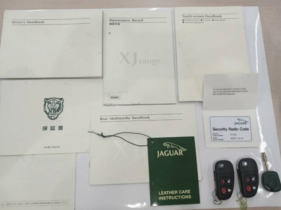 Image 14/25 de Jaguar XJ 8 4.2 (2003)