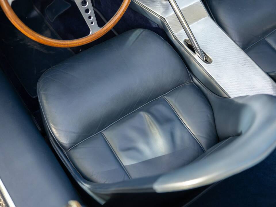 Image 44/50 de Jaguar Type E 3.8 (1964)