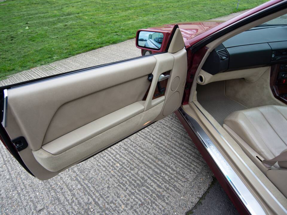 Image 16/28 of Mercedes-Benz 500 SL (1992)