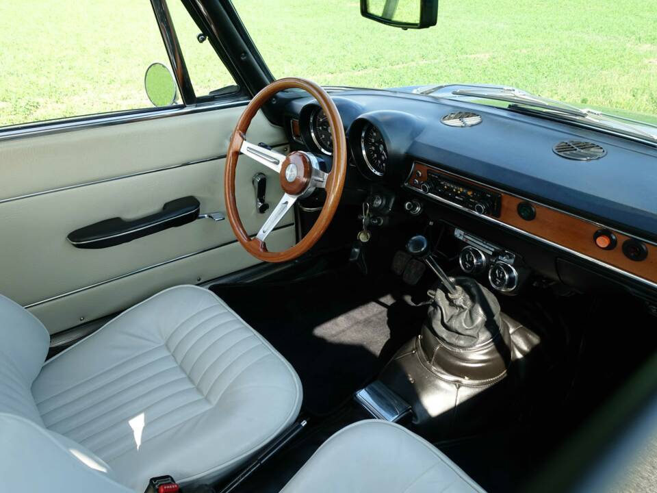 Bild 35/39 von Alfa Romeo Giulia 1600 GT Junior (1972)