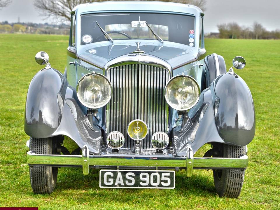 Image 2/50 of Bentley 3 1&#x2F;2 Litre (1938)