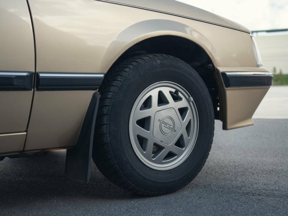 Image 5/15 of Opel Monza 2,2 (1985)