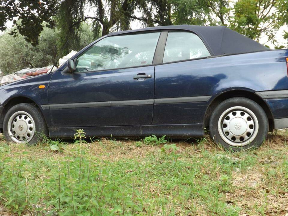 Image 30/50 of Volkswagen Golf III Cabrio 1.6 (1996)
