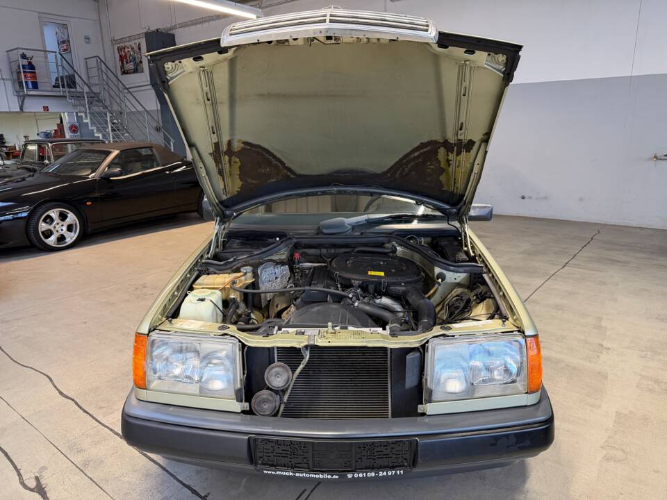 Afbeelding 24/33 van Mercedes-Benz 230 E (1985)