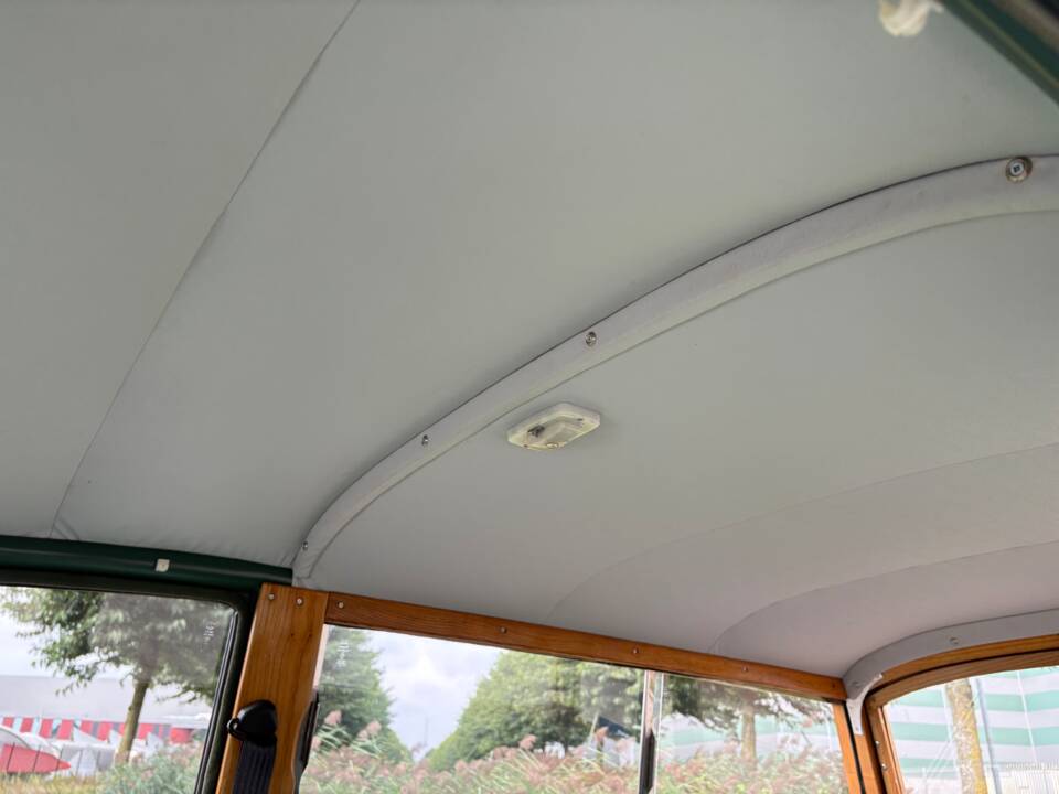 Image 10/26 of Morris Minor 1000 Traveller (1971)