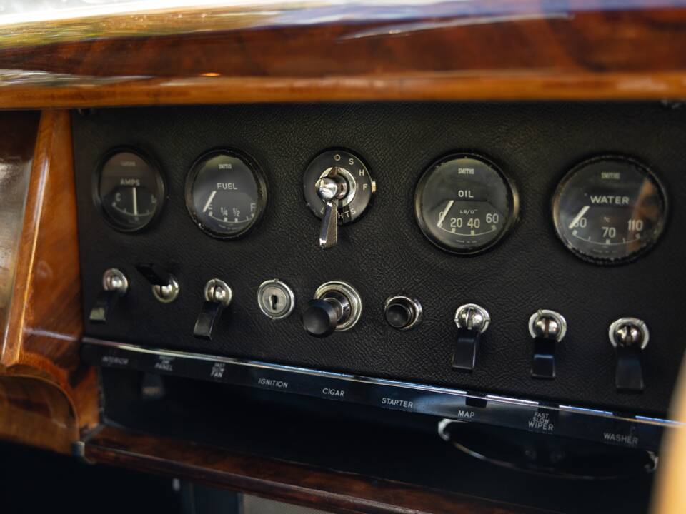 Image 41/50 de Jaguar Mk II 3.8 (1966)