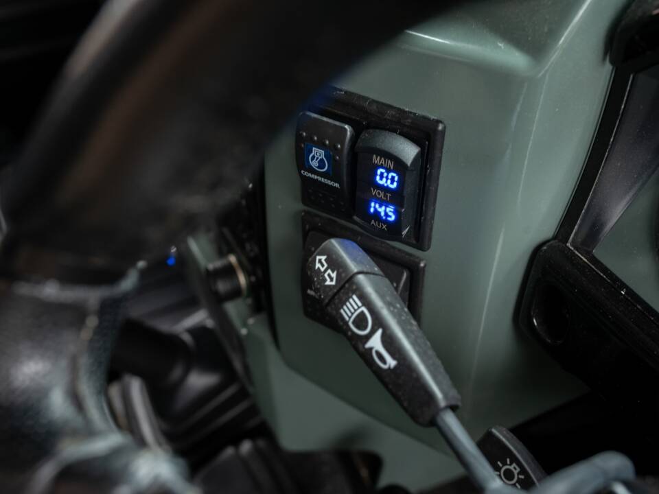 Image 43/50 de Land Rover Defender 110 Crew Cab SE (2010)