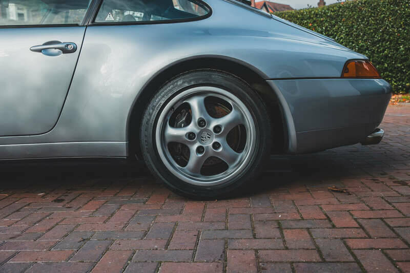 Image 38/50 of Porsche 911 Carrera (1994)