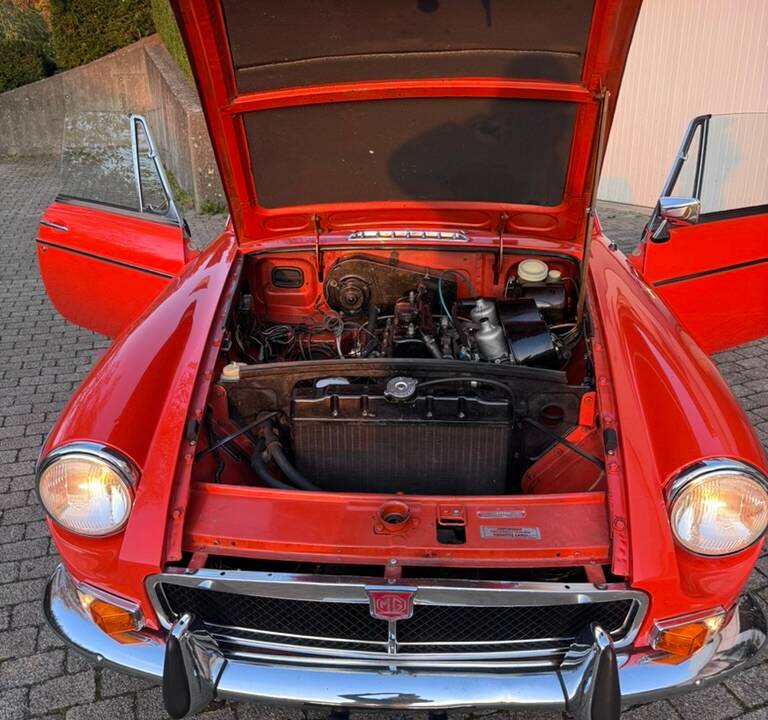 Immagine 11/13 di MG MGB GT (1973)