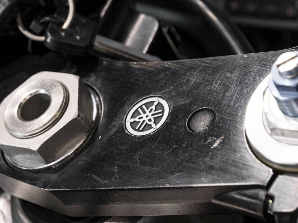 Image 37/44 of Yamaha YZF 1000 R1 (1998)