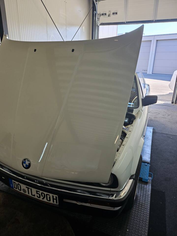 Immagine 60/67 di BMW 320i (1990)
