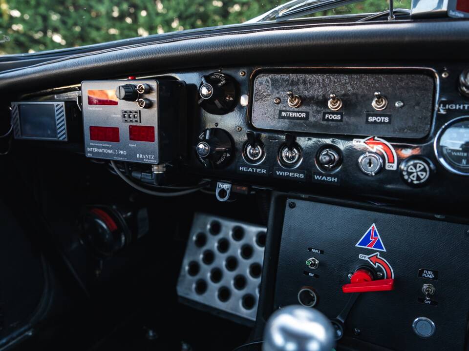 Imagen 25/33 de MG MGB (1969)