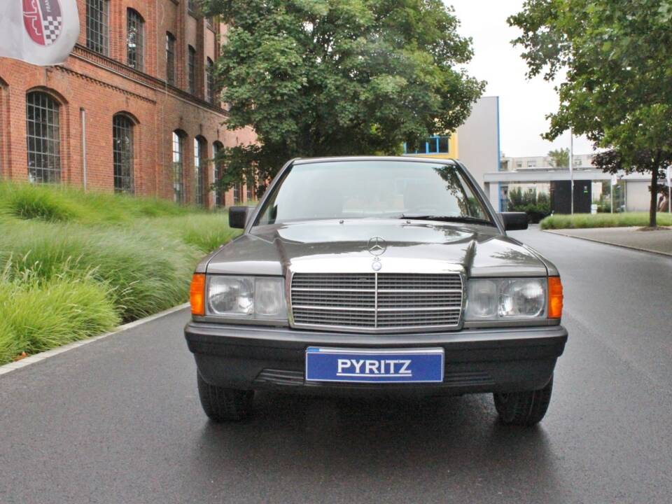 Image 6/27 of Mercedes-Benz 190 E (1987)