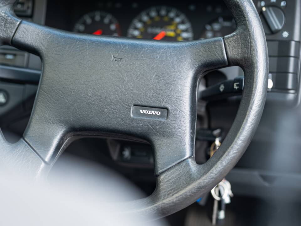 Immagine 36/50 di Volvo 440 Turbo (1992)